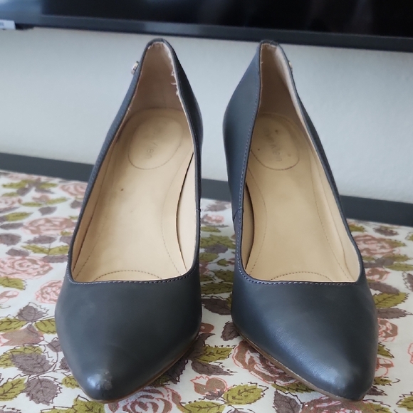 Elegant Gray and Yellow Women's Heels - Picture 3 of 4
